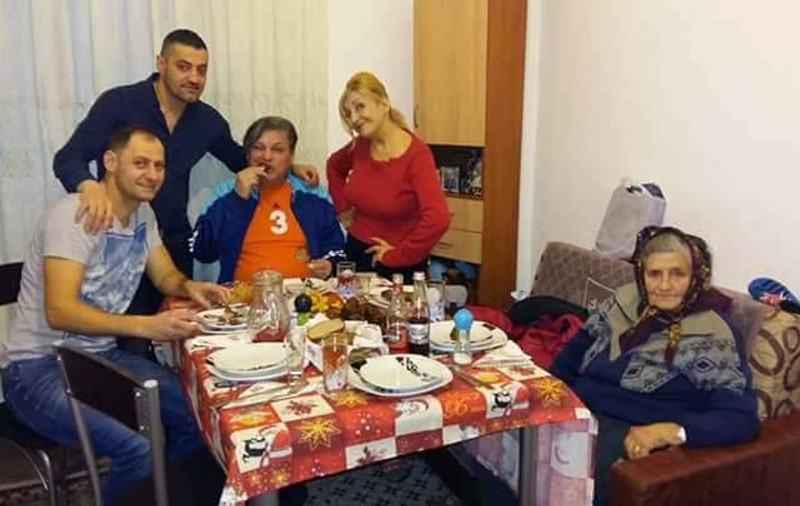 Mama Ilenei Ciuculete, într-o stare delicată. Bătrâna s-a simțit rău