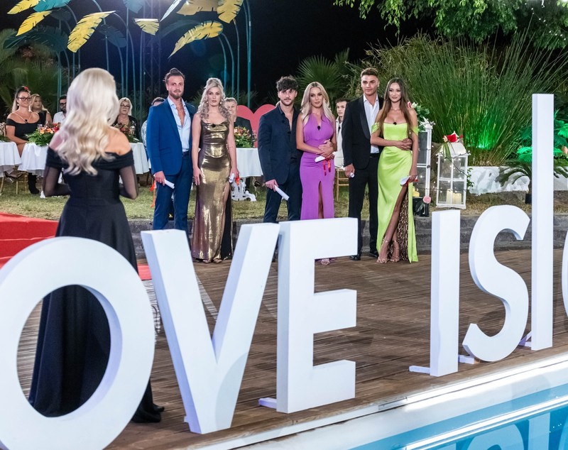 Anne și Adrian au câștigat „Love Island România” și premiul în valoare de 50.000 de euro