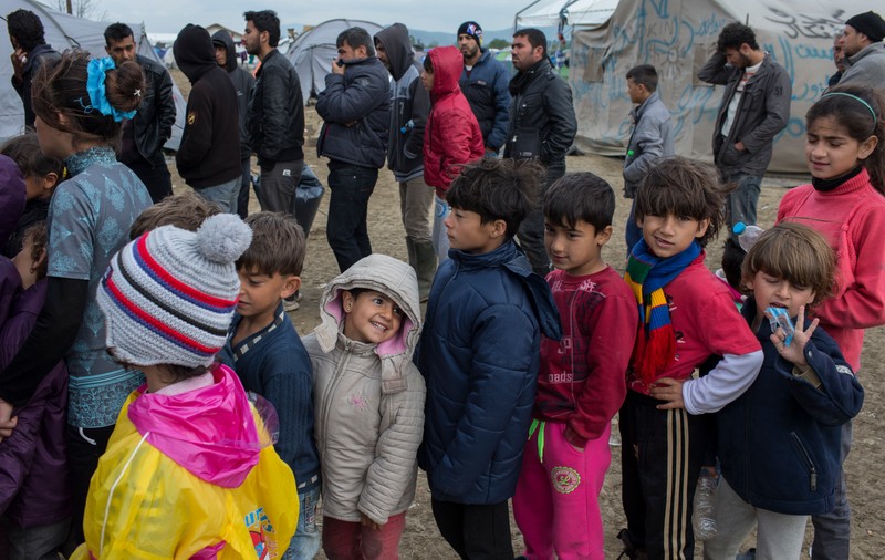 Grecia acuză Macedonia de folosirea excesivă a forței asupra refugiaților de la Idomeni