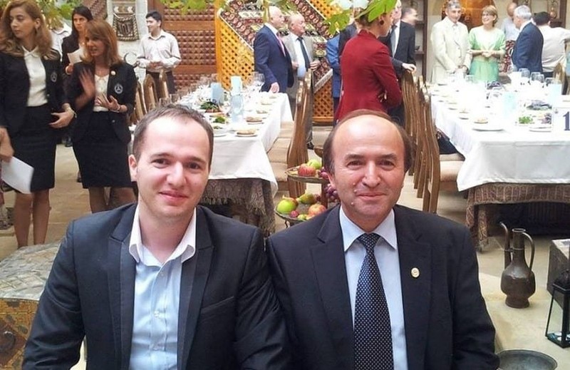 Ionuţ-Alexandru Toader și tatăl său, fostul ministru al justiției, Tudorel Toader. Foto: Ziarul de Iași