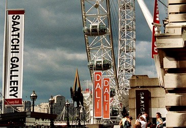 Expoziția Dalí, organizată la Centrul Saachi, West Bank, Londra, mai 2004