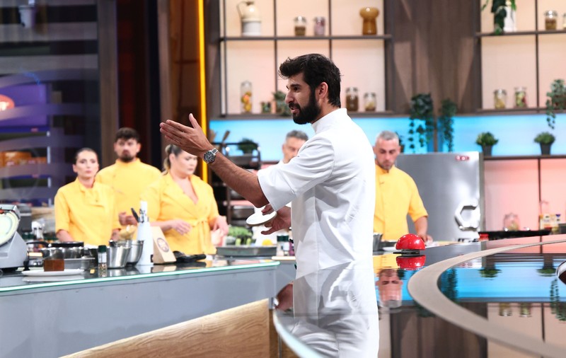 Chefi la cuțite 8 decembrie 2025. Richard Abou Zaki folosește prima amuletă și instalează panica în show