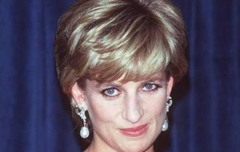 IPOTEZĂ INCREDIBILĂ! Prinţesa Diana trăieşte! Vezi cum ar arăta acum!