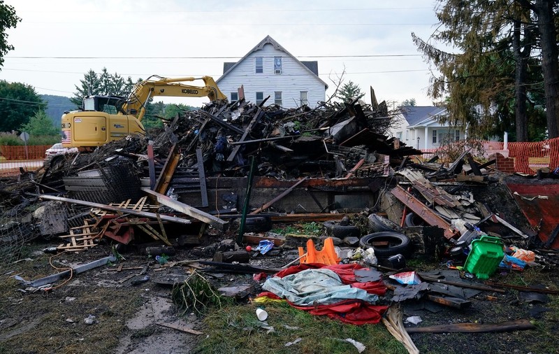 Un pompier care a intervenit la un incendiu cu 10 morți din Pennsylvania a descoperit că victimele erau familia sa