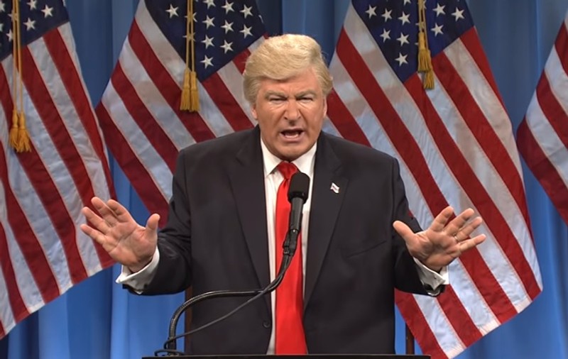 Alec Baldwin l-a imitat din nou pe Donald Trump. Actorul a ironizat prima conferință de presă a viitorului președinte al SUA | VIDEO