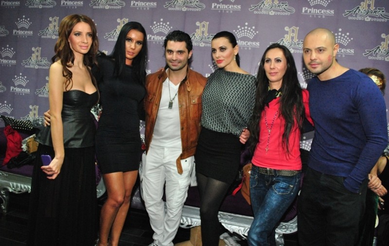 Pepe, Raluka, Jasmine şi Andreea Necula au făcut show în club pentru salvarea căţeluşilor fără stăpân | FOTO