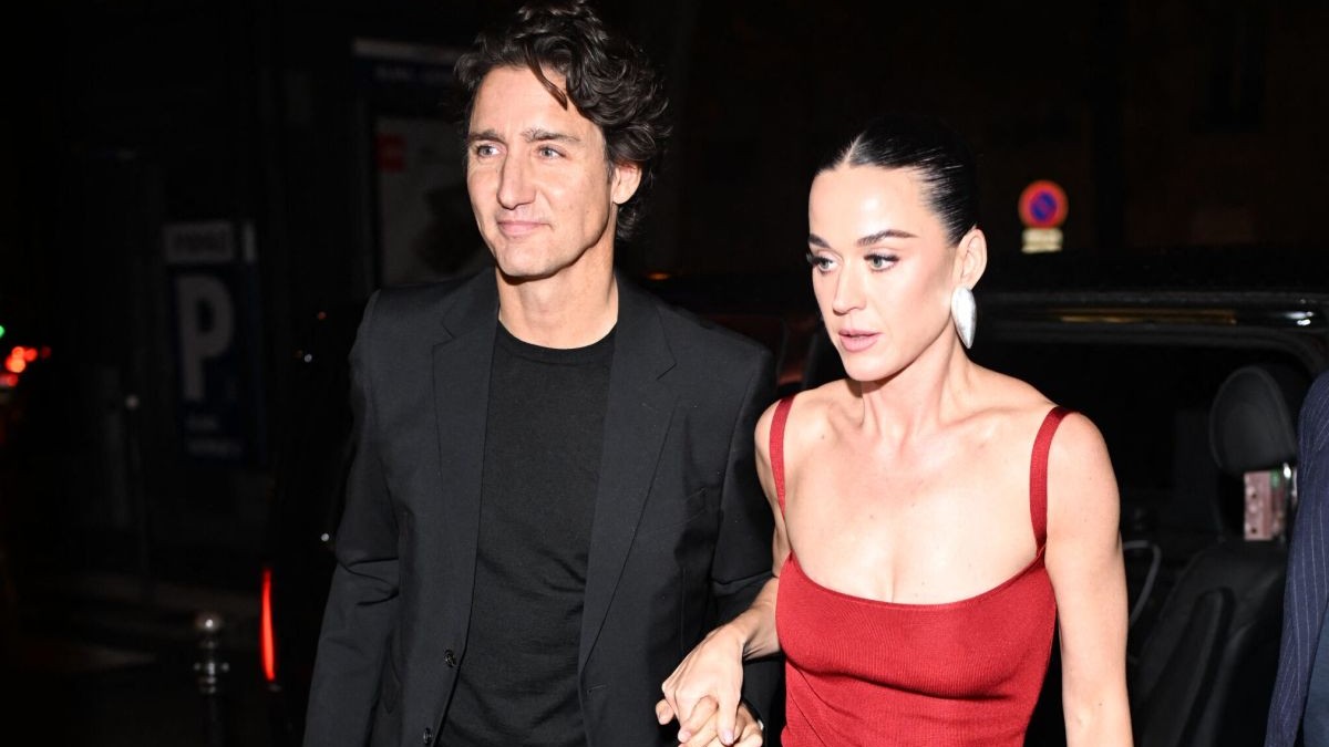 Exclusif - Prix Spécial - No web - Premières photos de Katy Perry et son nouveau compagnon Justin Trudeau, main dans la main, venus fêter le 41ème anniversaire de la chanteuse au "Crazy Horse" privatisé pour l'occasion à Paris, le 25 octobre 2025. En vrai gentleman, l'ancien Premier ministre canadien de 53 ans a aidé l'artiste à sortir du van en lui tenant la main, qu'il n'a plus lâché en arrivant au célèbre club de la capitale. © Yehiel Chekroune / Bestimage Exclusive - Special Price - No web - First photos of Katy Perry and her new partner Justin Trudeau, hand in hand, came to celebrate the singer's 41st birthday at the "Crazy Horse" privatized for the occasion in Paris, on October 25, 2025. Like a true gentleman, the 53-year-old former Canadian Prime Minister helped the artist get out of the van by holding her hand, which he did not let go of when he arrived at the famous club in the capital. © Yehiel Chekroune / Bestimage