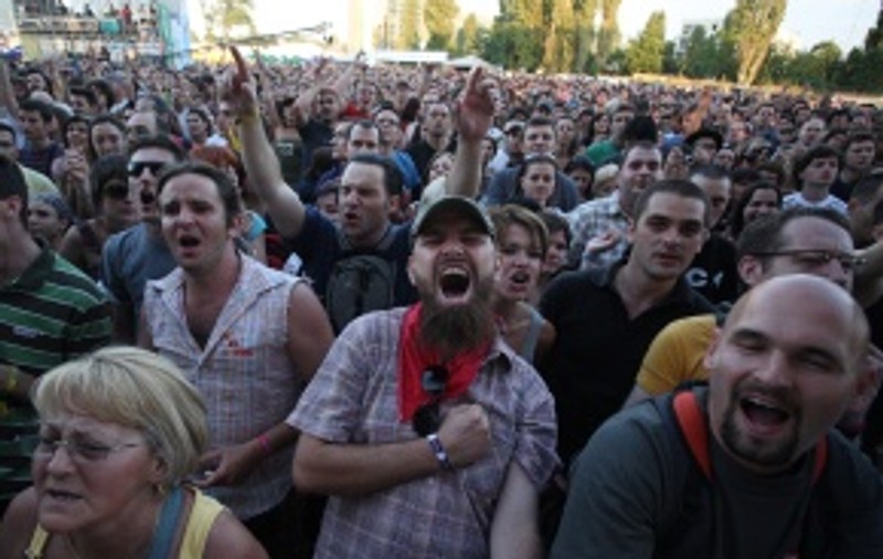 Cadou de Sărbători de la B’ESTFEST 