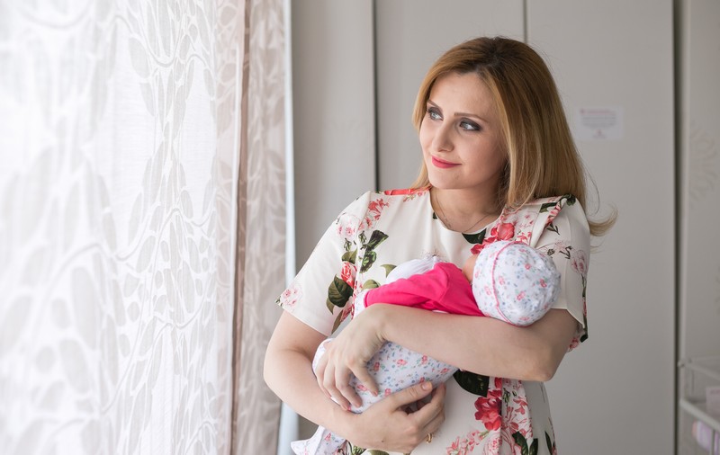 EXCLUSIV/ Primele declarații ale Alinei Sorescu după ce și-a externat bebelușa: ”Nu mă mai satur să o privesc!”
