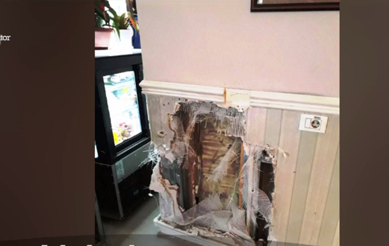 Tentativă de jaf la o casă de amanet din Piatra Neamţ. A spart zidul unei covrigării ca să ajungă într-o cafenea, unde a repetat figura