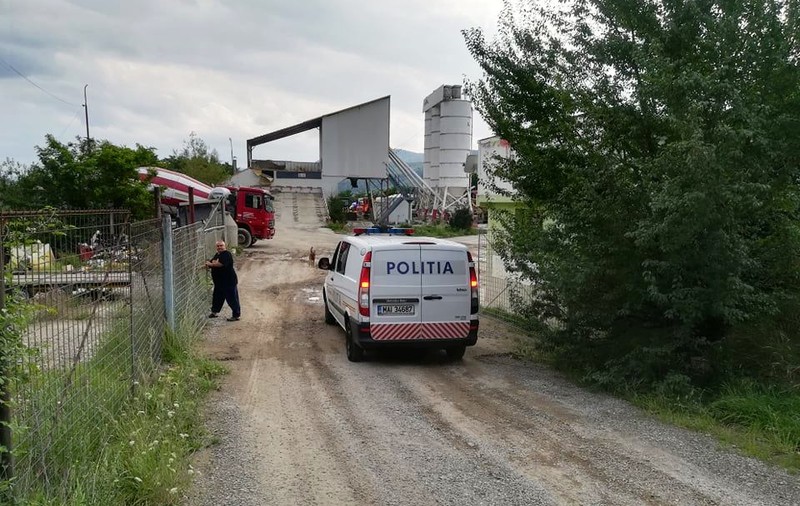 Un muncitor a murit la o fabrică de betoane din Piatra Neamț. Bărbatul a fost strivit de un utilaj