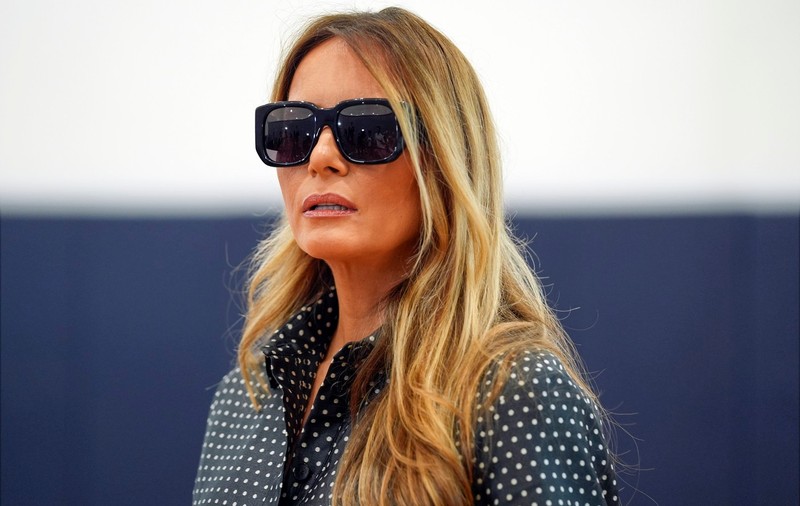 Melania Trump a atras toate privirile la secția de votare. Cum s-a îmbrăcat soția lui Donald Trump