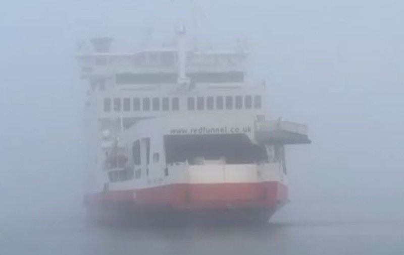 Alertă pe Insula Wight din Marea Britanie după ce un feribot a lovit două iahturi