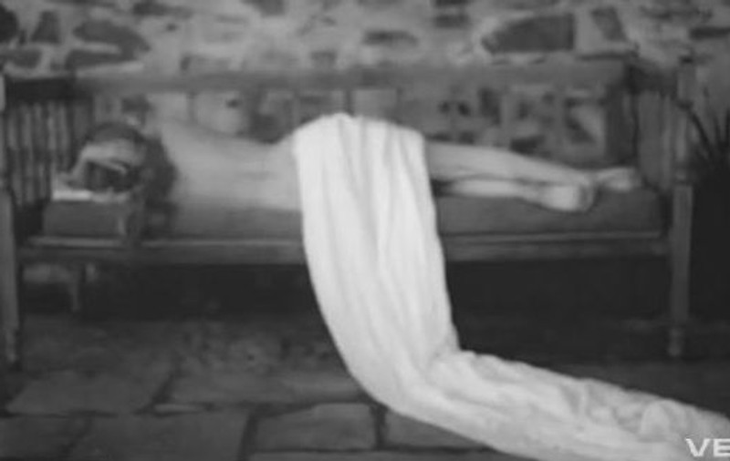 Kylie Minogue a apărut aproape goală într-un nou videoclip | VIDEO