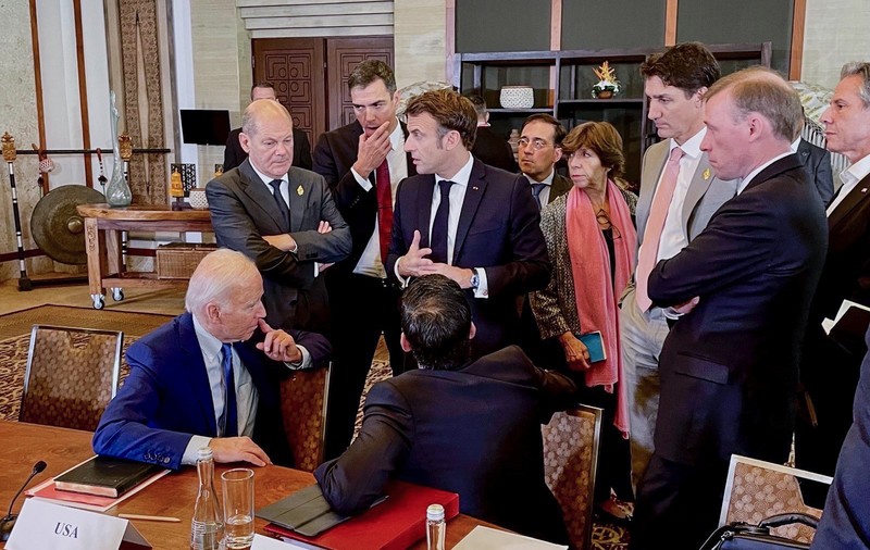 Joe Biden le-a spus aliaților că racheta care a lovit Polonia provine de la sistemul defensiv ucrainean, potrivit unui oficial NATO