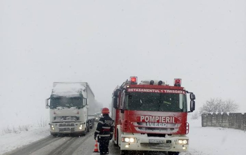 „Iadul alb” a ajuns în Timiș. Peste 10.000 de oameni fără curent, 60 de situații de urgență, haos pe străzi și tramvaie blocate la Timișoara