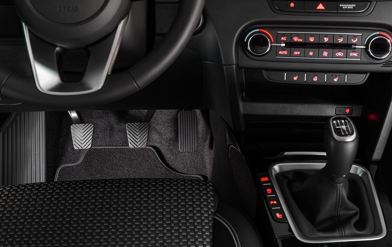 Kia lansează prima transmisie manuală inteligentă cu ambreiaj “clutch-by-wire”