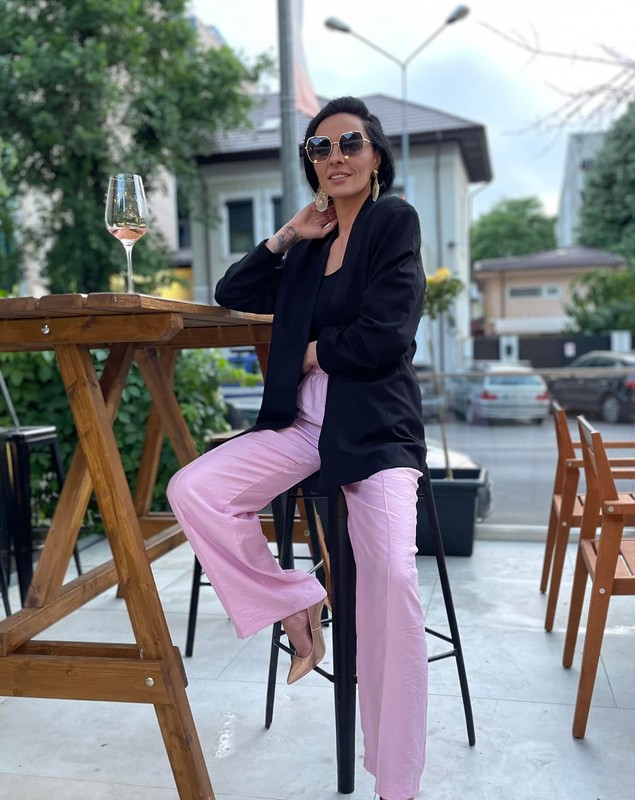 Cosmina Păsărin are 39 de ani și este o femeie singură de mai mult timp. De ce nu se află într-o relație. „Eu fac doar ce vreau eu”