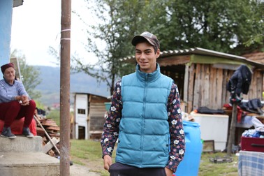 Ionuţ e încă un copil, dar are grijile unui adult cap de familie