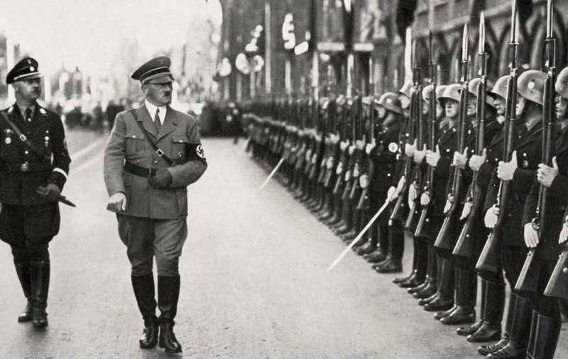 Un colecționar a dat 30.000 de euro pe un jurnal „probabil” al lui Hitler. Ce conțin cele 113 pagini scrise de mână