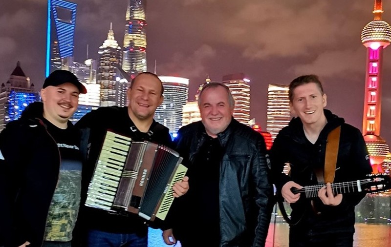 Vali Crăciunescu a dus muzica de acordeon în China. “A fost o aventură frumoasă”