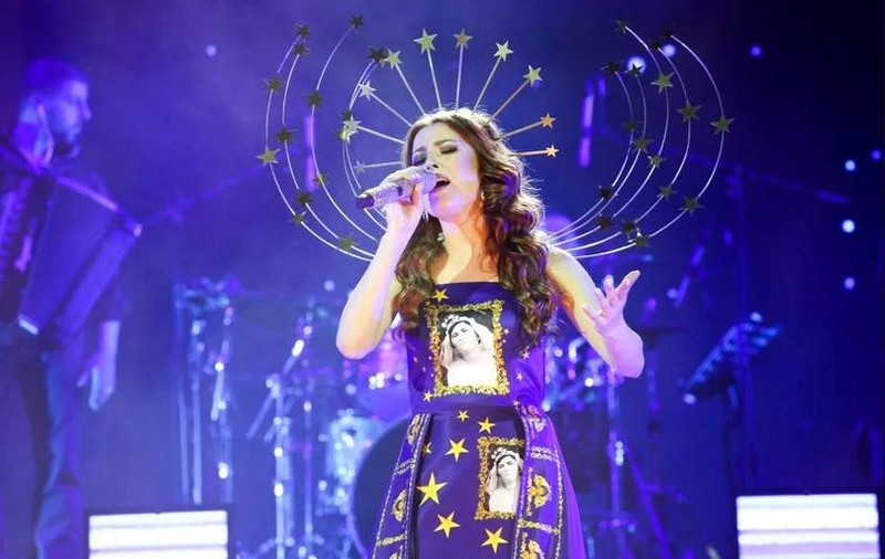 Elena Gheorghe își învață copiii aromână. “Tata ar vrea ca ei să ducă limba mai departe”