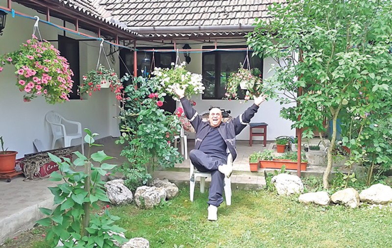 Nea Beni s-a retras la ţară
