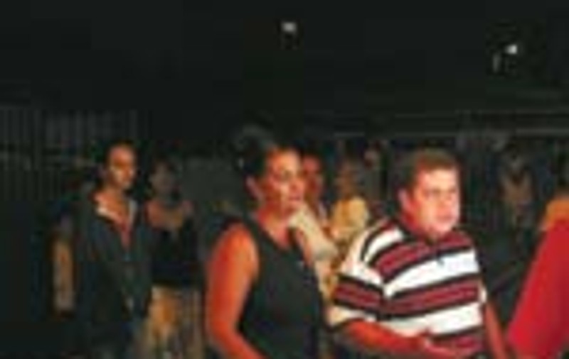 Ssst! Liniste sau scoate banii!