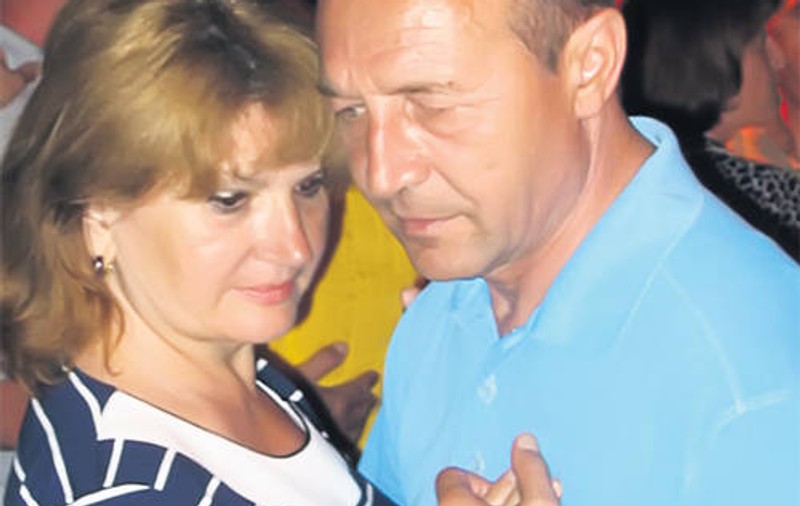 Vezi cine i-a stricat petrecerea lui Traian Băsescu