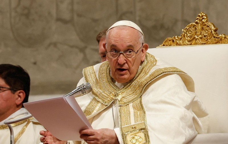 Papa Francisc a deplâns, la slujba de Înviere, indiferența din societate și „vântul rece al războiului”