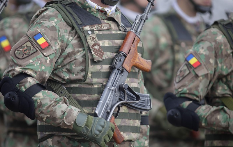 Vârsta de pensionare a militarilor nu crește, spune Moşteanu: „Discuția e doar despre anumite deduceri”