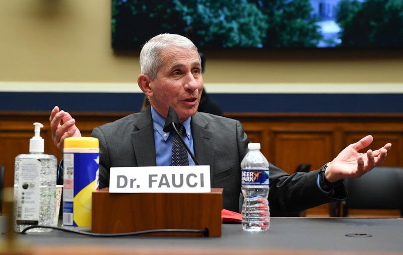 Donald Trump: “Fauci este un dezastru. Dacă îl ascultam, am fi avut 700.000 sau 800.000 de morţi”