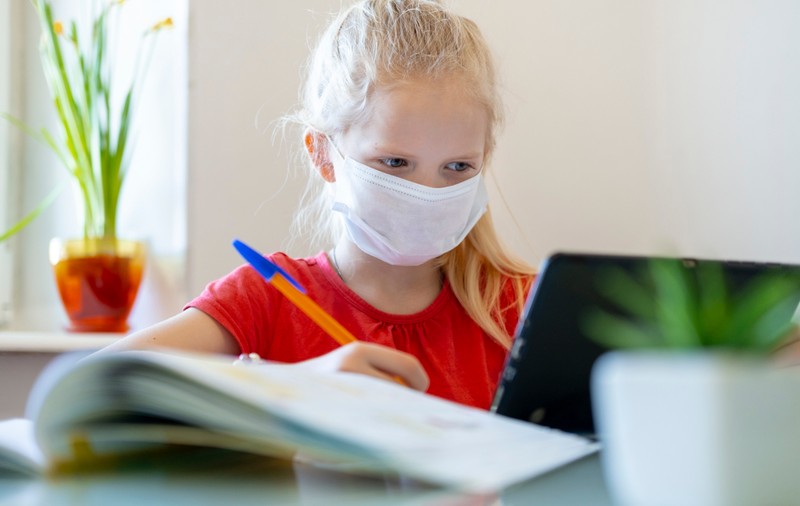 Care sunt procentele de infectare cu COVID-19 din rândul profesorilor și al elevilor