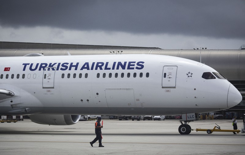 Amendă pentru pasagerii care se ridică de pe scaun înainte de oprirea avionului: „Țineți centura cuplată până la poziția de parcare”