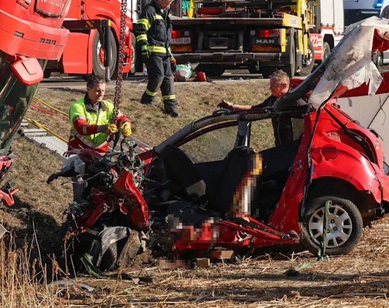 Un frate și o soră au murit aproape la fel, în câte un Hyundai roșu lovit de un camion, la doi ani distanță, în Austria