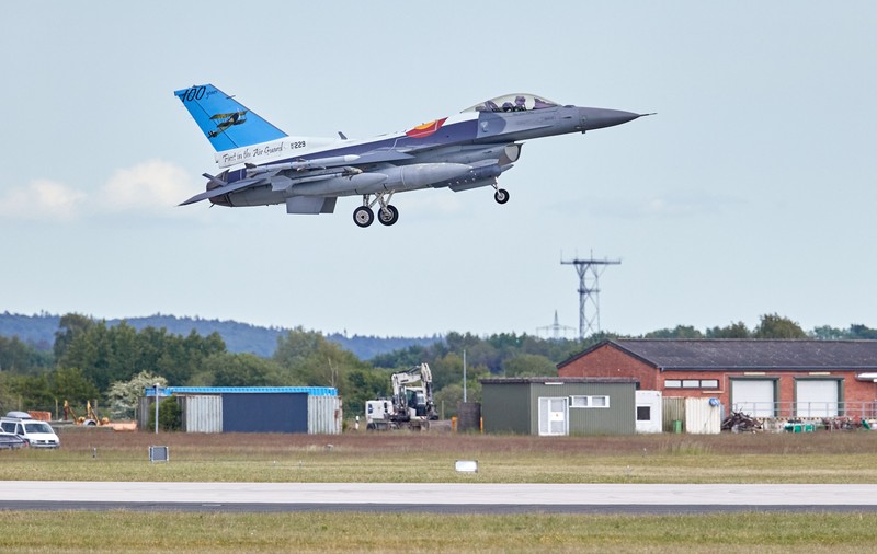 SUA vor trimite în România mai multe avioane F-16 „pentru a apăra granița NATO” după descoperirea fragmentelor de dronă în Tulcea