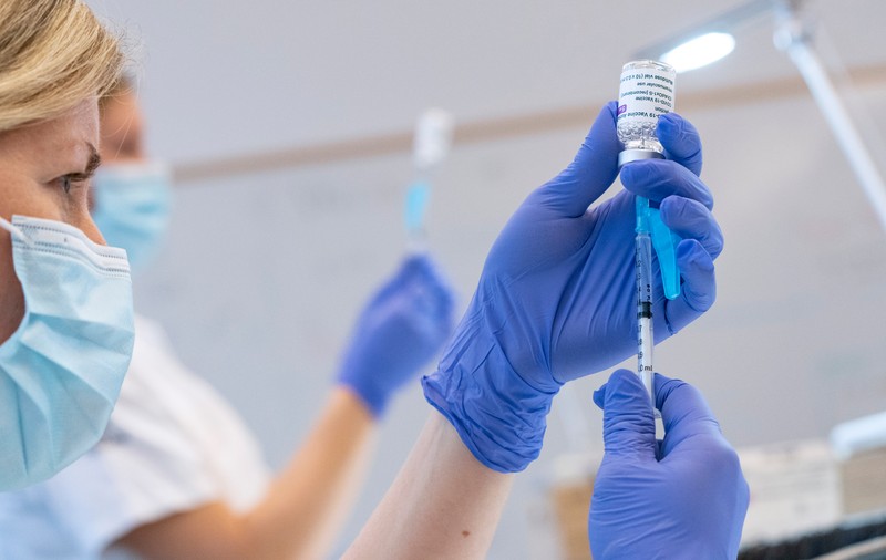 Peste 200.000 de doze de vaccin AstraZeneca ajung în România