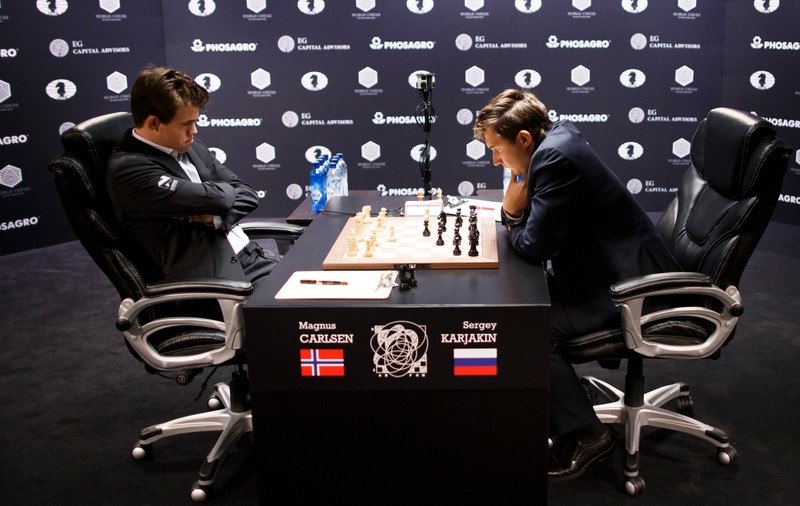 Șah. Prima partidă a meciului pentru titlul mondial Carlsen - Kariakin s-a încheiat cu remiză