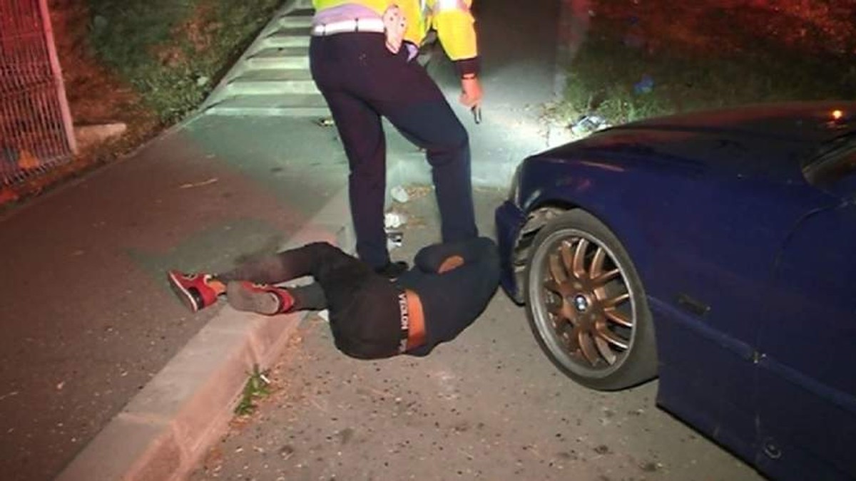 Polițiștii craioveni au tras focuri de armă în plină stradă. Când să prindă răufăcătorii, au relizat că n-aveau cătușe!