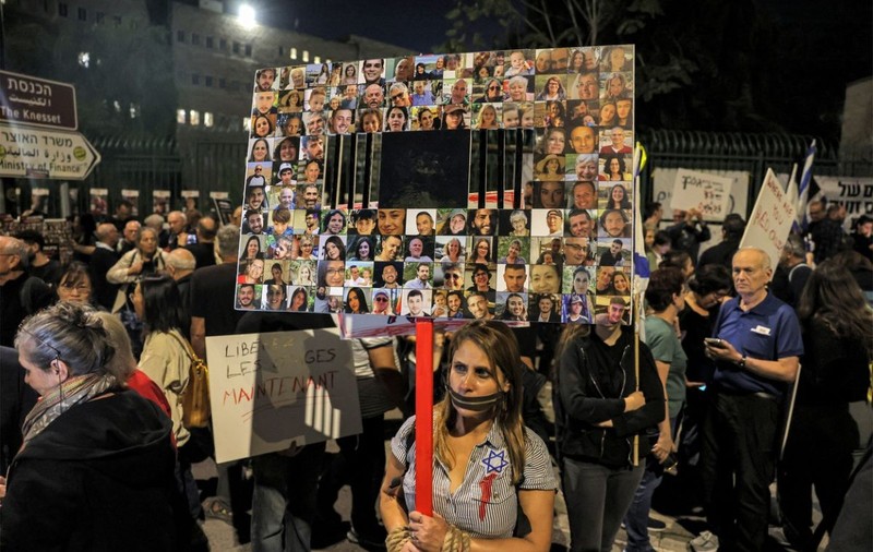 Familii ale victimelor sau ostaticilor Hamas pregătesc o tabără în fața Parlamentului israelian, unde vor să rămână 24 de ore din 24, în semn de protest