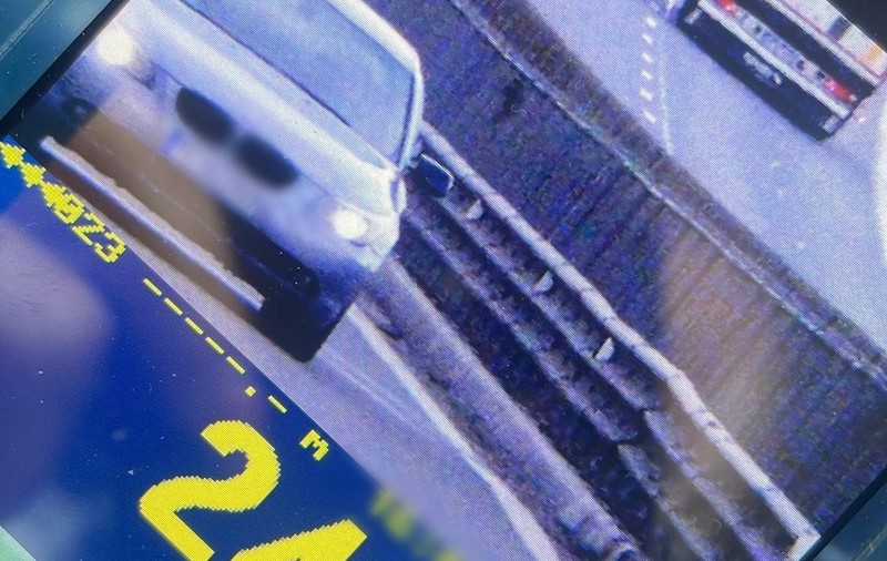 Amenda „pentru câteva minute de nebunie” primită de un șofer care gonea cu 240 km/h pe Autostrada Transilvania