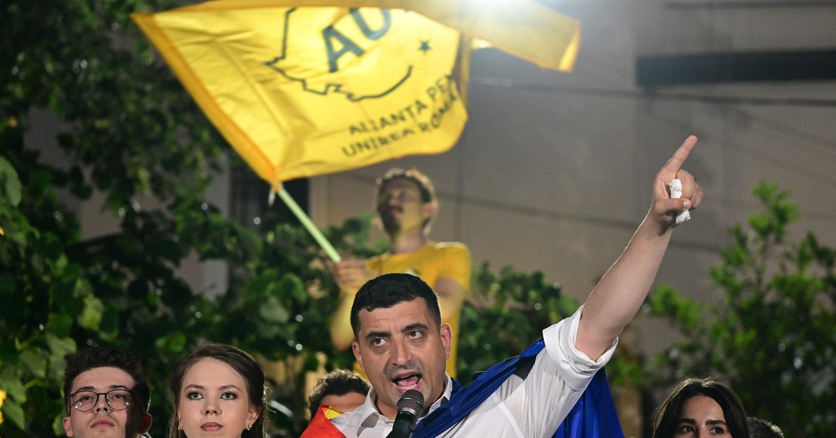 Liderul partidului naționalist-suveran AUR (Alianța pentru Unirea Românilor) din România, George Simion