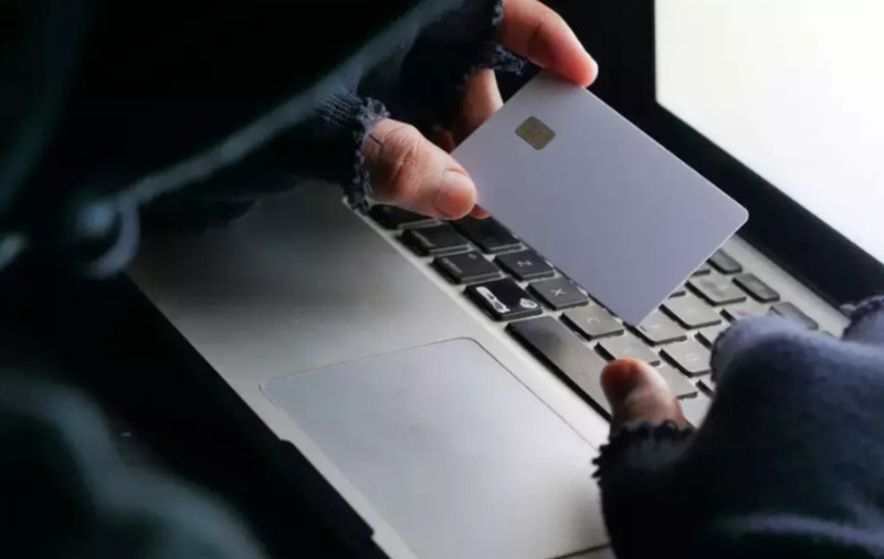 Cum vrea Poliția Capitalei să prevină fraudele online cu ajutorul AI: „Nu da click, nu da cod! Protejează-ți contul tot” | VIDEO