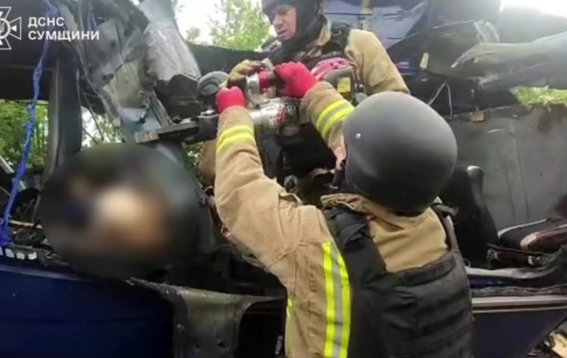 Cine se afla în microbuzul plin cu civili distrus de o dronă rusească: „Rușii au omorât o întreagă familie. Știau ce lovesc” I VIDEO