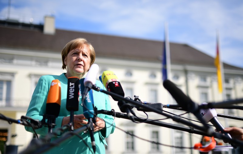 Angela Merkel promite eforturi pentru un Brexit "ordonat" şi după demisia premierului britanic