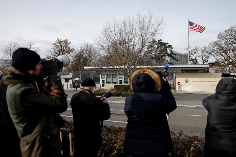 Secretarul de stat american Marco Rubio a sosit la Geneva în dimineața zilei de 23 noiembrie 2025 pentru discuții privind planul SUA de a pune capăt războiului din Ucraina, după ce Washingtonul a semnalat că este dispus să negocieze propunerea controversată. Foto: Profimedia Images