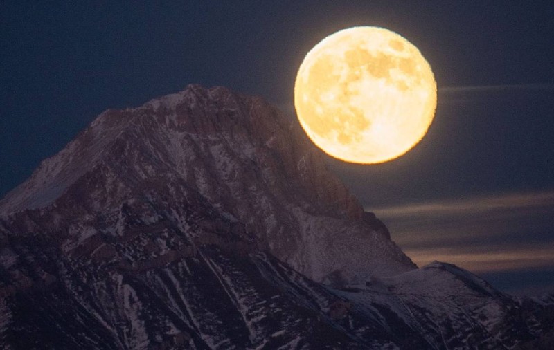 Când răsare în România superluna Castorului, cea mai mare și mai strălucitoare lună din 2025