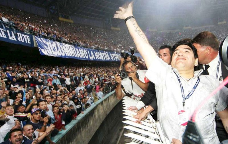 Maradona se întoarce la Napoli