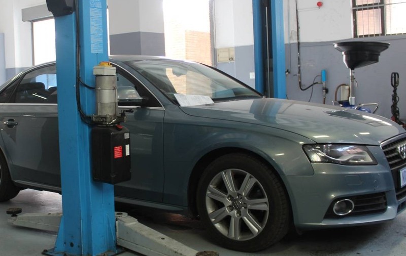 Mașină Audi în service auto