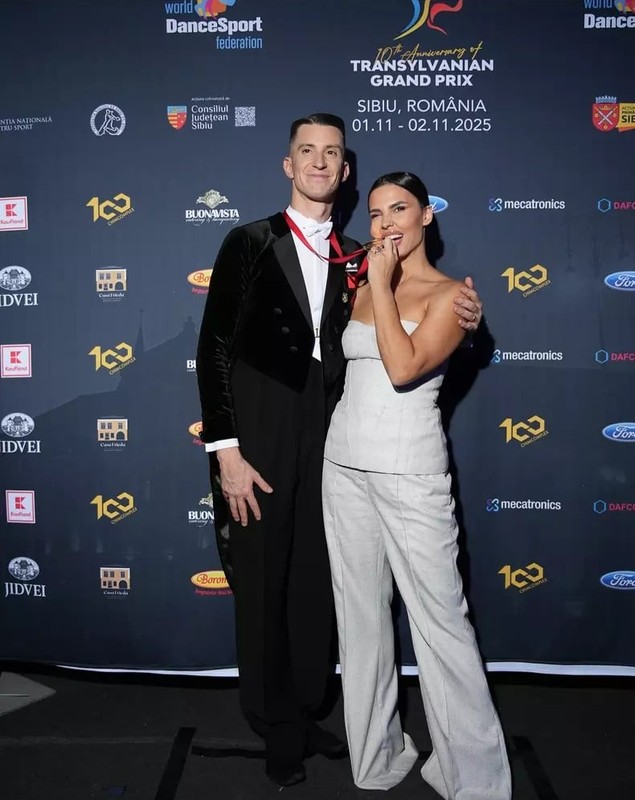 Andreea Popescu, ironică după ce Rareș Cojoc a fost surprins alături de o altă femeie, de ziua lui de naștere. „Înapoi la perioada mea de petreceri”